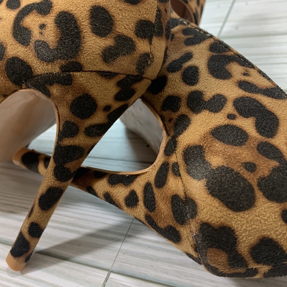 Lala Ikai leopard print high heels - Picture 9 of 10